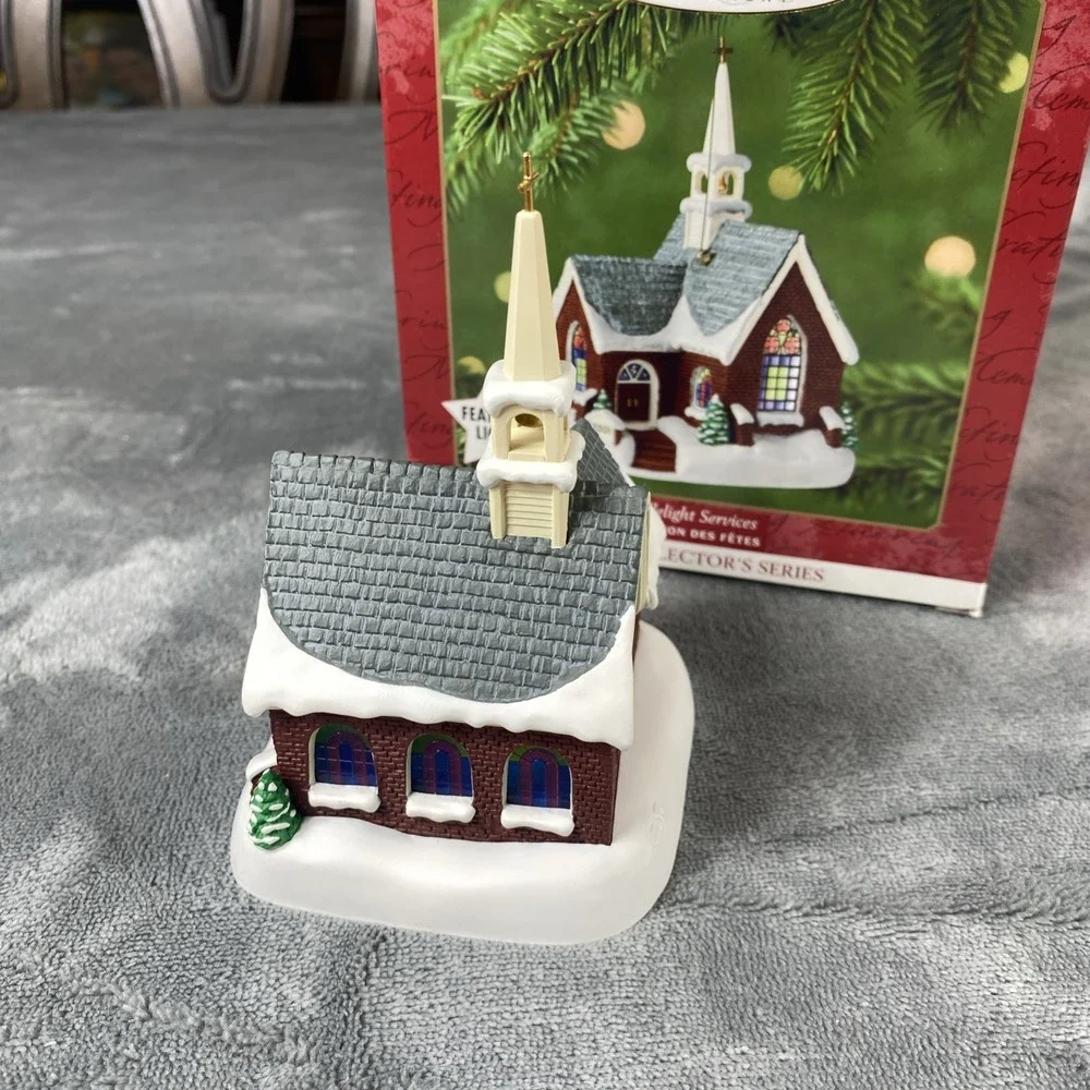 Hallmark Keepsake Ornament Candlelight Services #4 In Series Light 2001